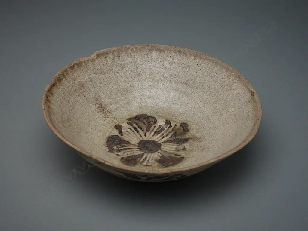 Stoneware bowl - Sukothai, 14th to 15thC, Image 1++